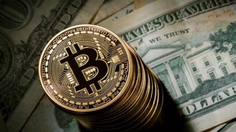 Bitcoin rekorun altına düştü