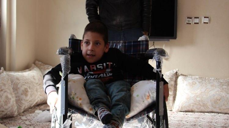 Engelli maaşıyla tekerlekli sandalye aldı