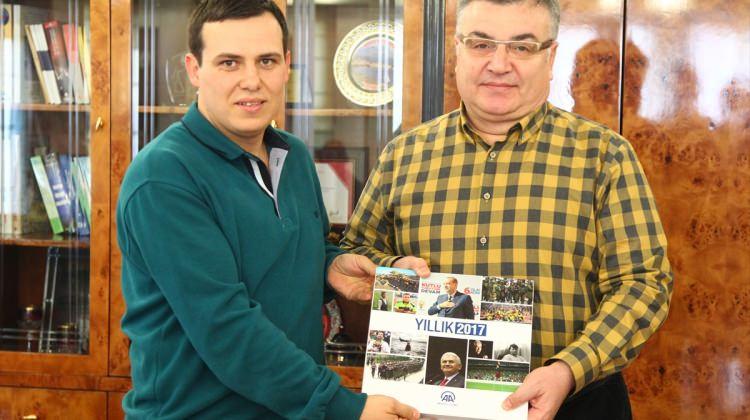 Belediye Başkanı Kesimoğlu'na AA 2017 Yıllığı