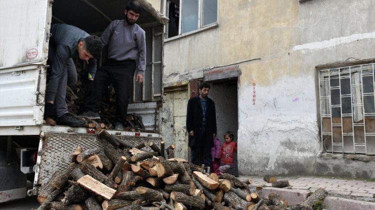 Elazığ'da Suriyeli sığınmacılara 100 ton odun yardımı