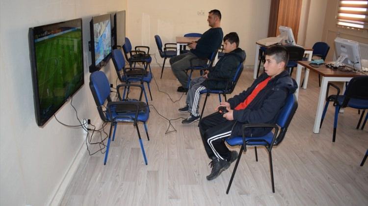 Mutki Belediyesi gençlik merkezine oyun konsolu aldı