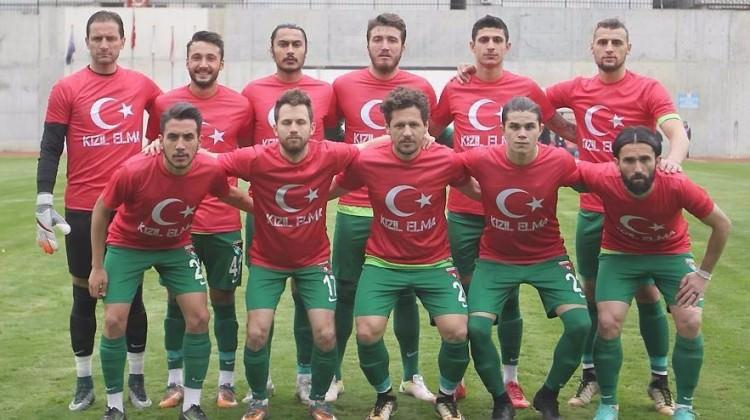Mehmetçik için Kızıl Elma formasıyla maça çıktılar