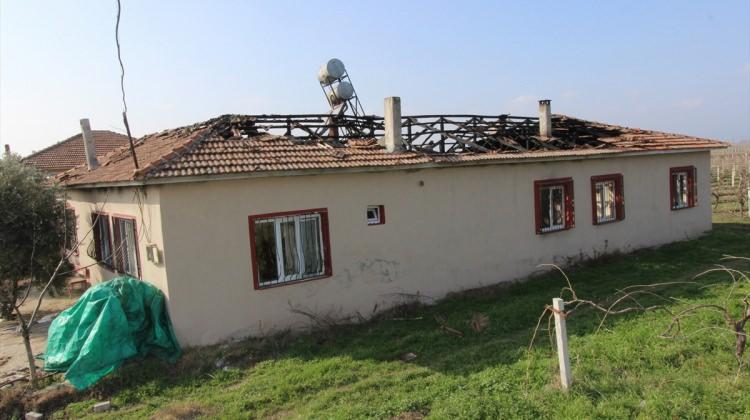 Saruhanlı Belediyesinden evi yanan aileye yardım 