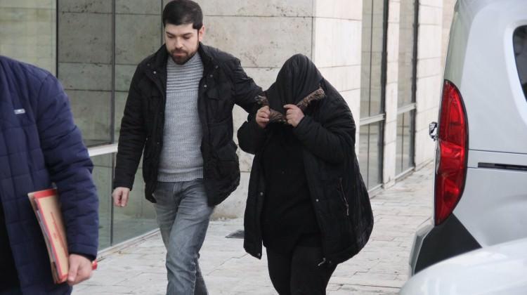 Sarılma bahanesiyle cüzdanını çaldı!