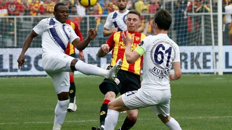 İzmir'de 6 gollü müthiş maçta gülen yok!