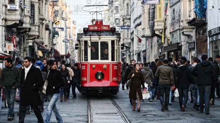 Taksim'de nostaljik tramvayda panik