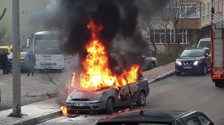Kocaeli'de otomobil yangını