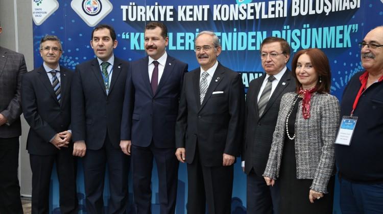Türkiye Kent Konseyleri Birliğinde bayrak değişimi