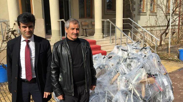 Milletvekili Boyraz öğrencilere bisiklet hediye etti