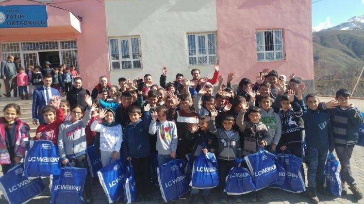 Türk Kızılayı'ndan 650 öğrenciye giyim yardımı