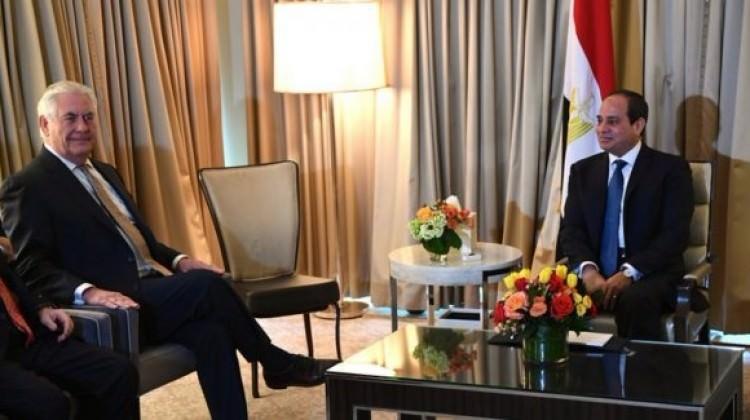Sisi'nin Rex Tillerson karşısında ezildiği o an