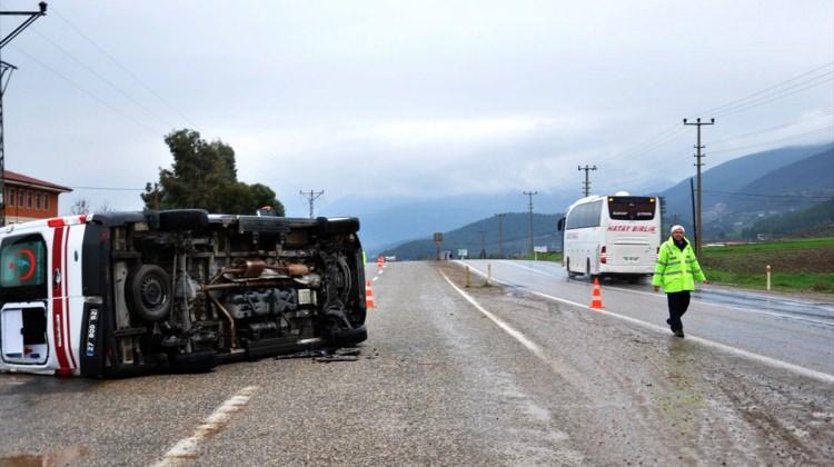 Gaziantep'te ambulans devrildi: 1 yaralı