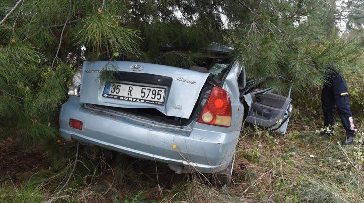 Aydın'da otomobil ağaca çarptı: 2 ölü