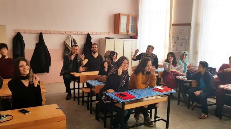 Hisarcık'ta sağlık çalışanlarına"İşaret Dili Kursu"