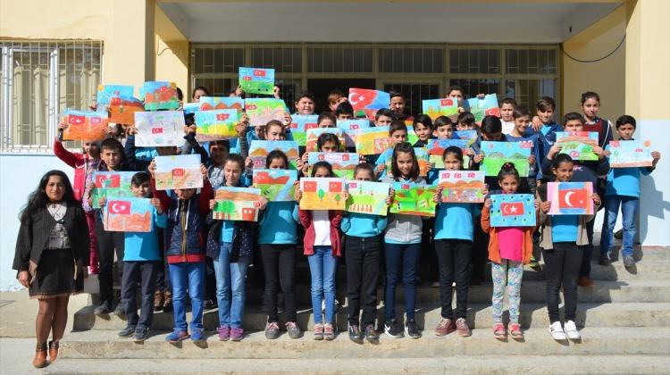 Anamur'da öğrencilerden Zeytin Dalı Harekatı'na destek
