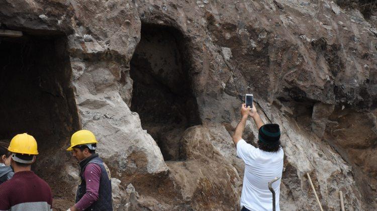 Muğla'da inşaat kazısında kaya mezarları bulundu