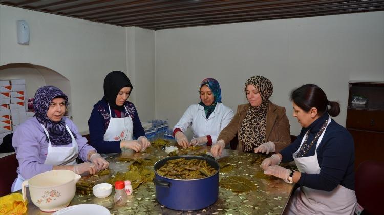 Kadınlar Günü'nde askerler için yiyecek yaptılar