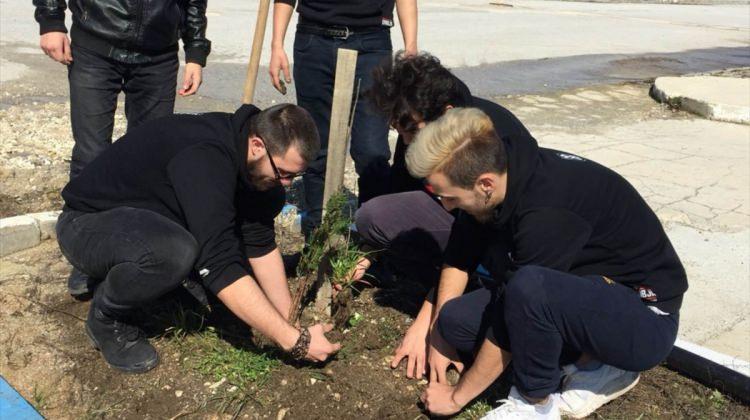 KLÜ'de Beşiktaşlı öğrenciler fidan dikti