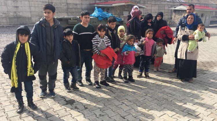 Van'da 17 kaçak göçmen yakalandı