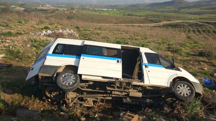 Manisa'da minibüs devrildi: 6 yaralı