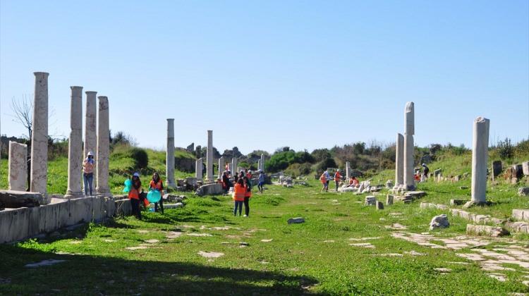 Side Antik kentte temizlik etkinliği