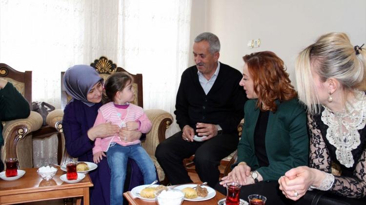 Sare Davutoğlu Ercişli şehidin ailesini ziyaret etti