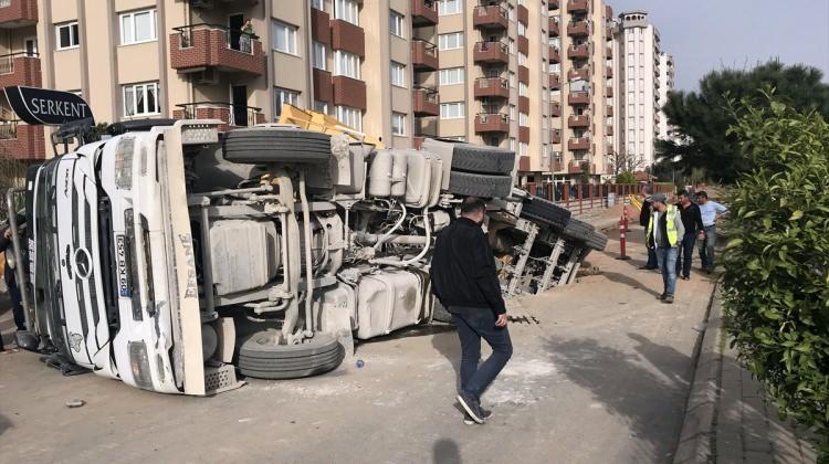 Aydın'da hafriyat kamyonu devrildi: 1 yaralı