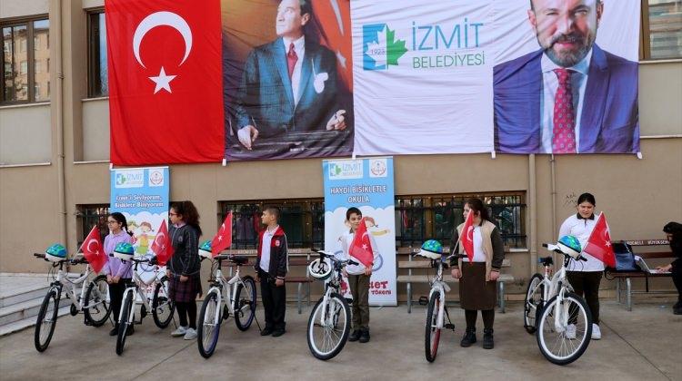 Kocaeli'de ortaokul öğrencilerine bisiklet dağıtıldı