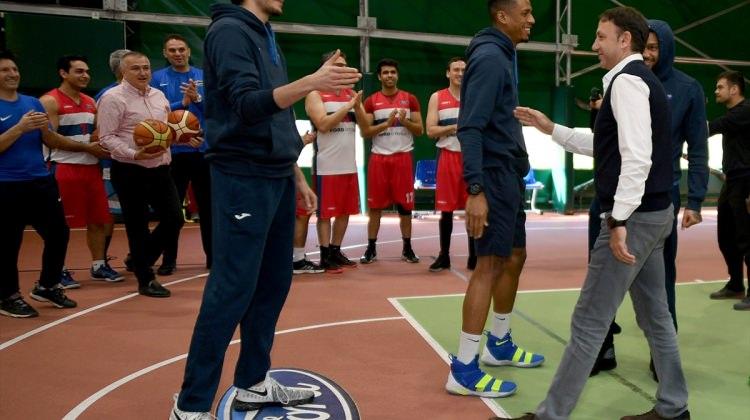 Koç Topluluğu Spor Şenliği'ne TOFAŞ Basketbol A Takımı sürprizi