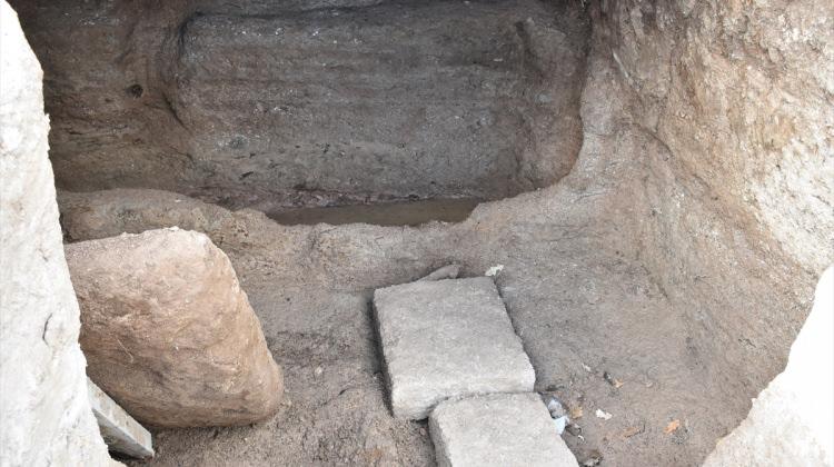 Muğla'da inşaat kazısında kaya mezarlarının bulunması