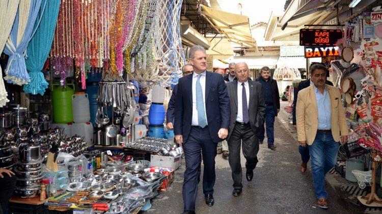 İZTO Başkan Adayı Özgener'den Kemeraltı'na ziyaret