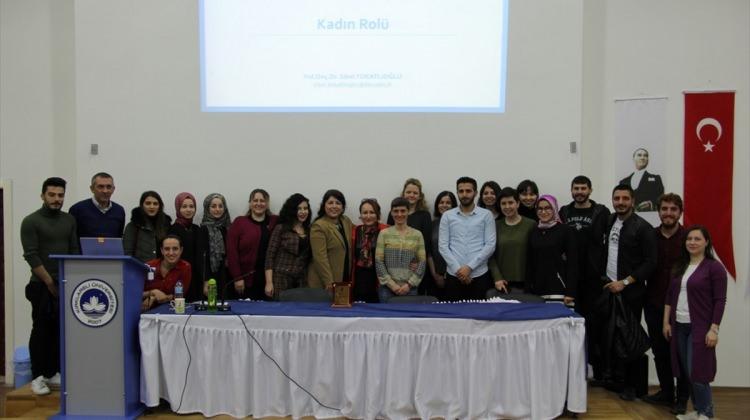KLÜ'de ''Kadın Rolü'' konferansı