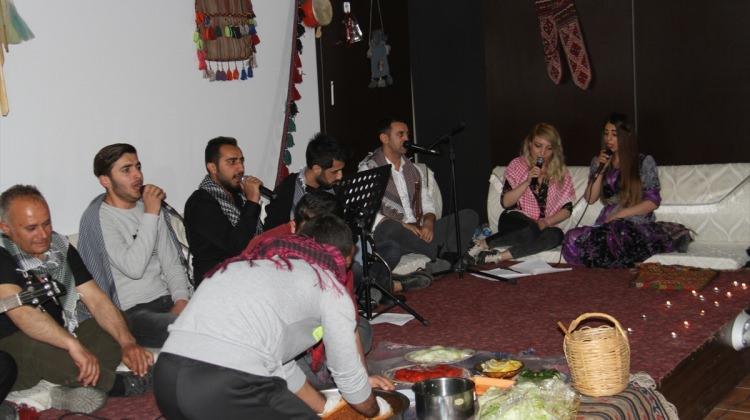 Şemdinli'de öğretmenlerin "Sıra Gecesi" etkinliği
