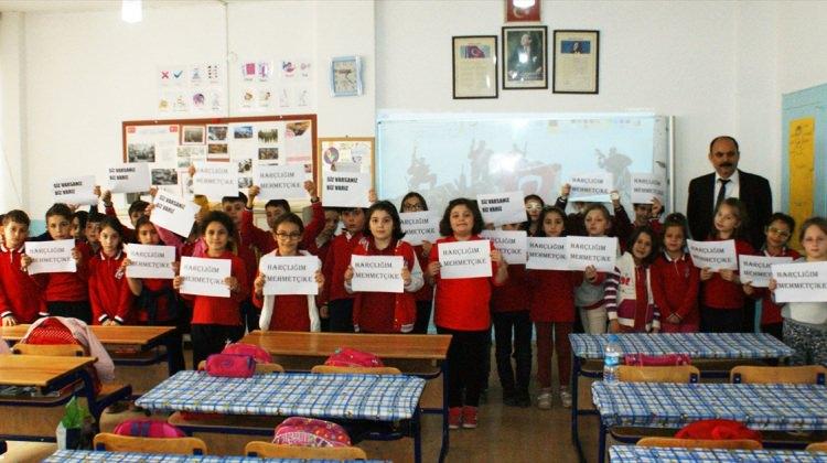 İlkokul öğrencileri harçlıklarını Mehmetçik Vakfı'na bağışladı