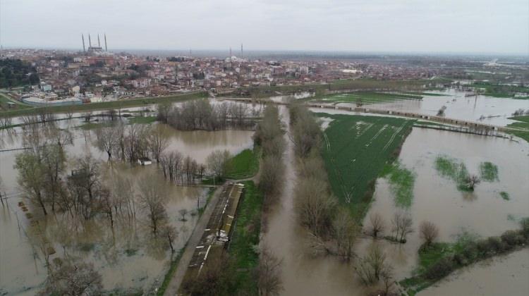Tunca Nehri Sarayiçi'ni su altında bıraktı