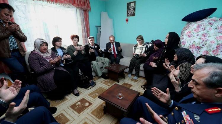 Vali Çakacak'tan şehit Binbaşı Dunca'nın ailesine ziyaret