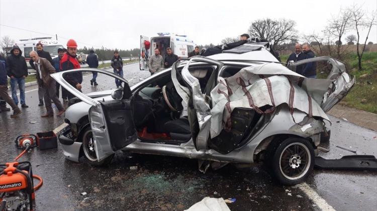 Uşak'ta zincirleme trafik kazası: 3 ölü, 3 yaralı
