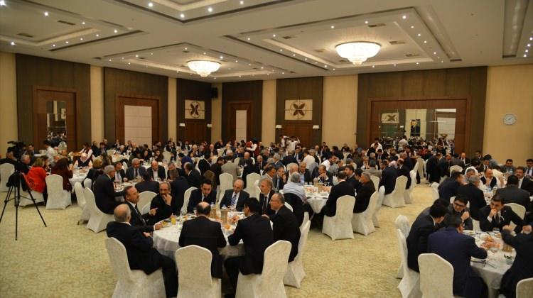 Kırşehir Valisi Şentürk'e veda yemeği