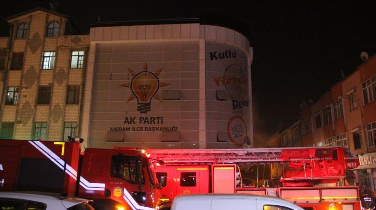 Konya'da AK Parti ilçe binasında yangın