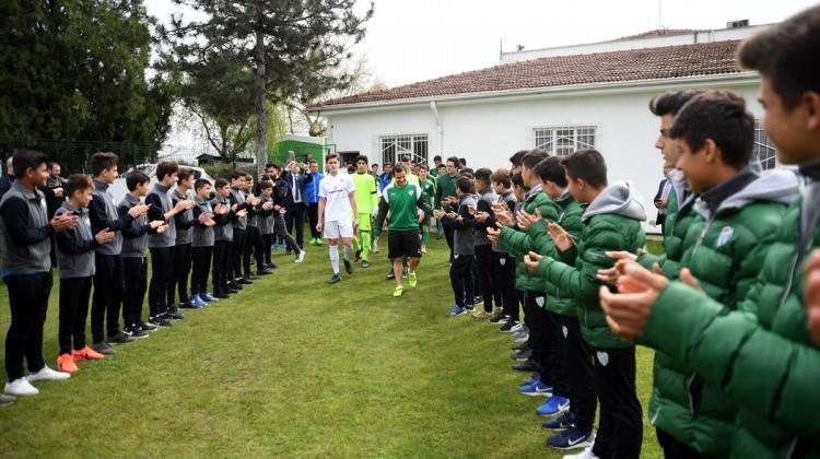 Bursaspor'da Batalla, genç futbolcularla bir araya geldi