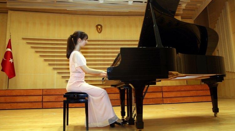 MEÜ'de piyano konseri
