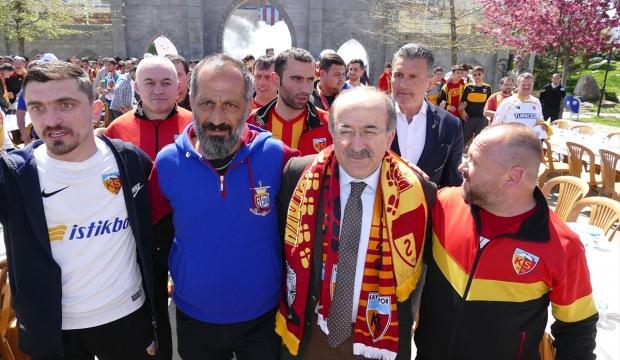 Gümrükçüoğlu, Trabzonspor ve Kayserispor taraftarlarıyla bir araya geldi