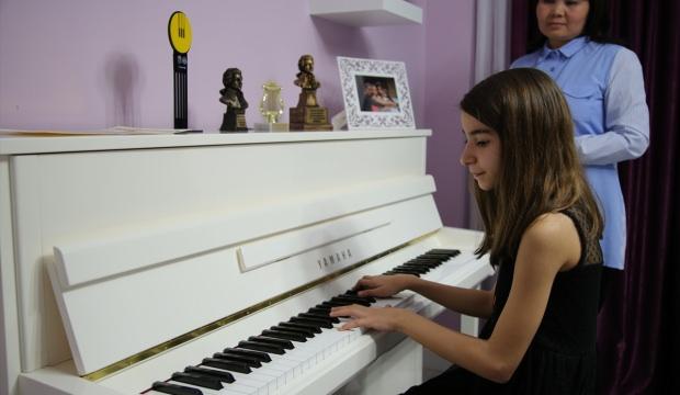 Manisalı Ece'nin piyano başarısı