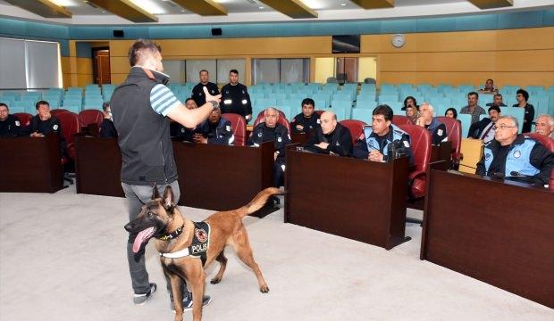 Tarsus'ta belediye çalışanlarına narkotik eğitimi