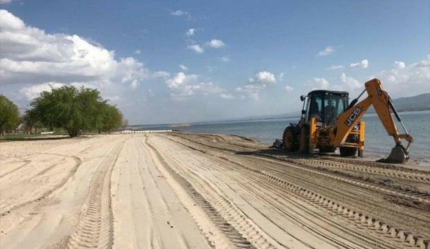 Hirfanlı Barajı'ndaki Savcılı plajı yenileniyor