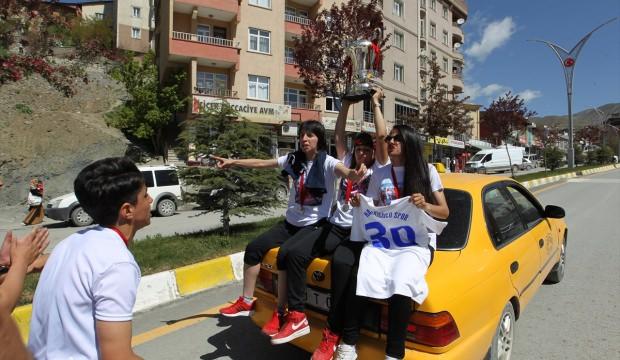 Hakkari'de kadın futbolcuların 1. Lig sevinci