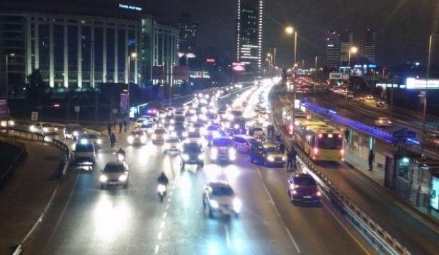 D-100'de zincirleme trafik kazası: 4 yaralı