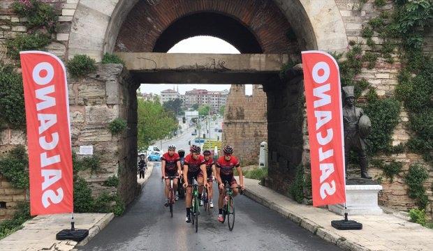 Belgrad'dan İstanbul'a dostluk için pedal çevirdiler