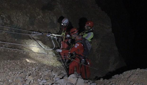 Kayalık alana iniş yapan Rus uyruklu yamaç paraşütü pilotu kurtarıldı