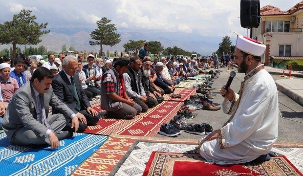Erzincanlılar yağmur duasına çıktı